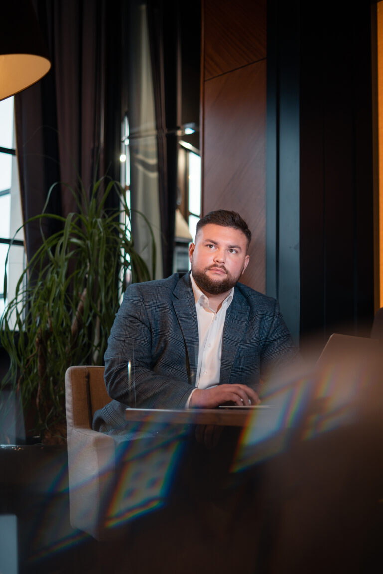 ile zarabia przedstawiciel handlowy